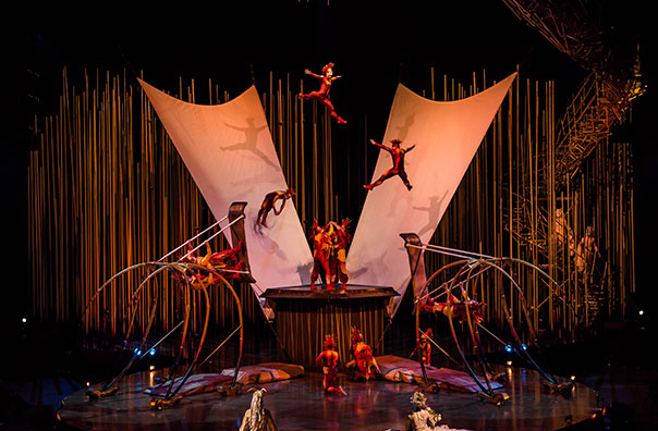 Vá de comboio ao espetáculo Varekai do Cirque du Soleil com a campanha promocional da CP