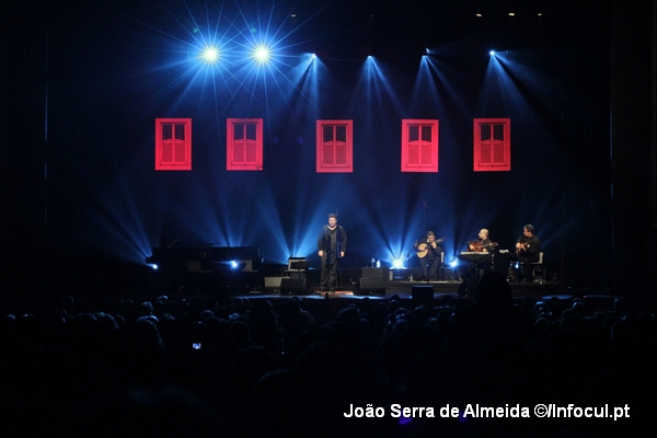 Ricardo Ribeiro: Voz fadista em músicas do mundo encantou o Coliseu dos Recreios