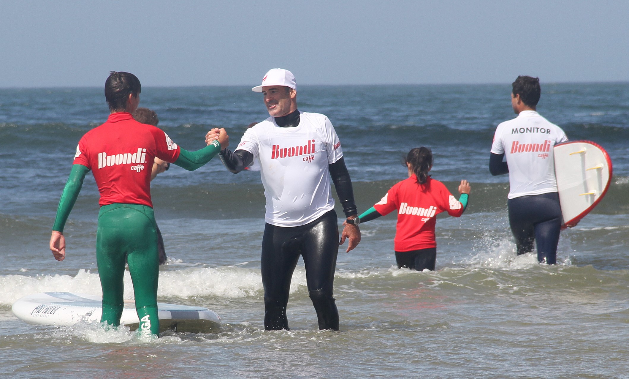 Buondi Surf Sessions: aulas de surf gratuitas com Garrett McNamara