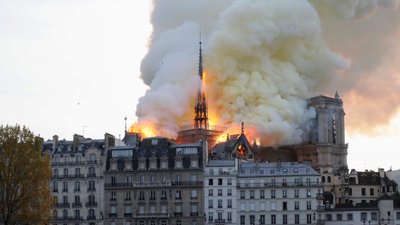 Notre Dame em chamas (C/Video)