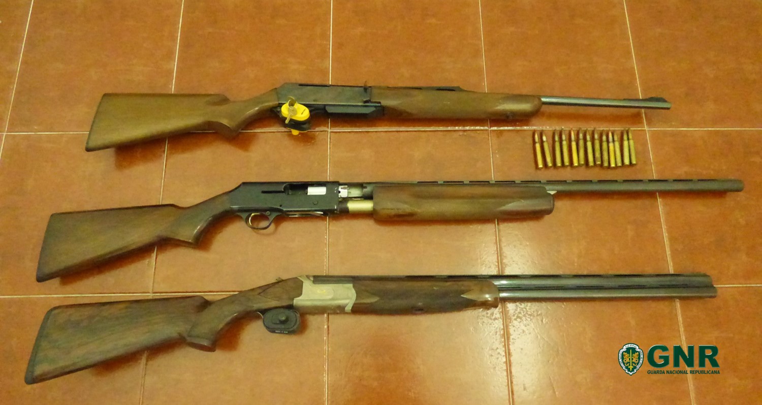 GNR deteve homem por violência doméstica e apreendeu 3 armas de fogo em Sousel