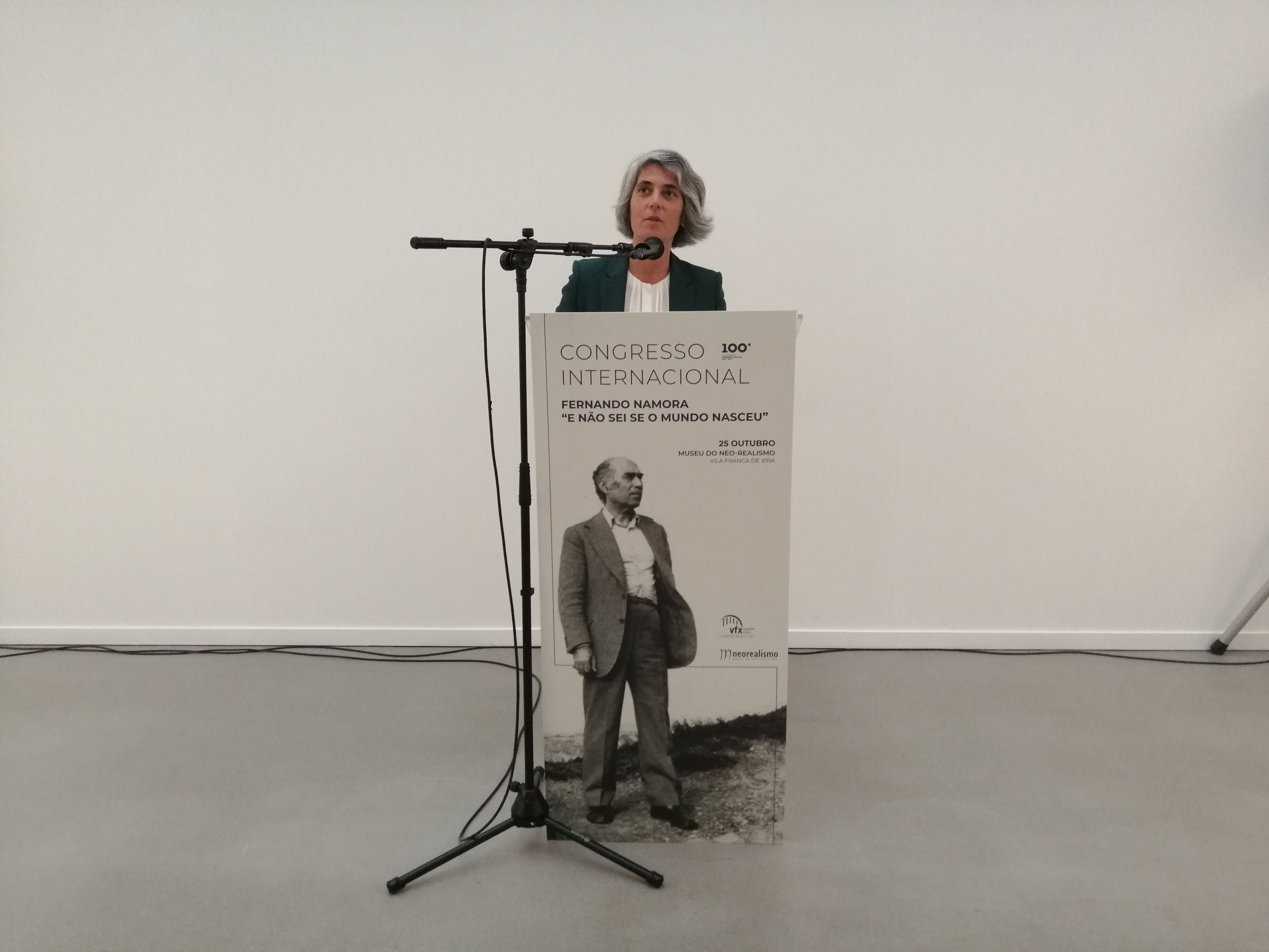 Ministra da Cultura acerca da exposição sobre Fernando Namora no Museu do Neo-Realismo: “Aqui descobrem-se perspectivas ou detalhes e dados novos”