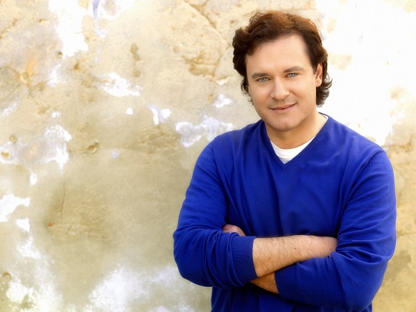 José Alberto Reis e um disco “onde se lembra ao público o que se construiu , o melhor que cantei em estrada e em tantos anos