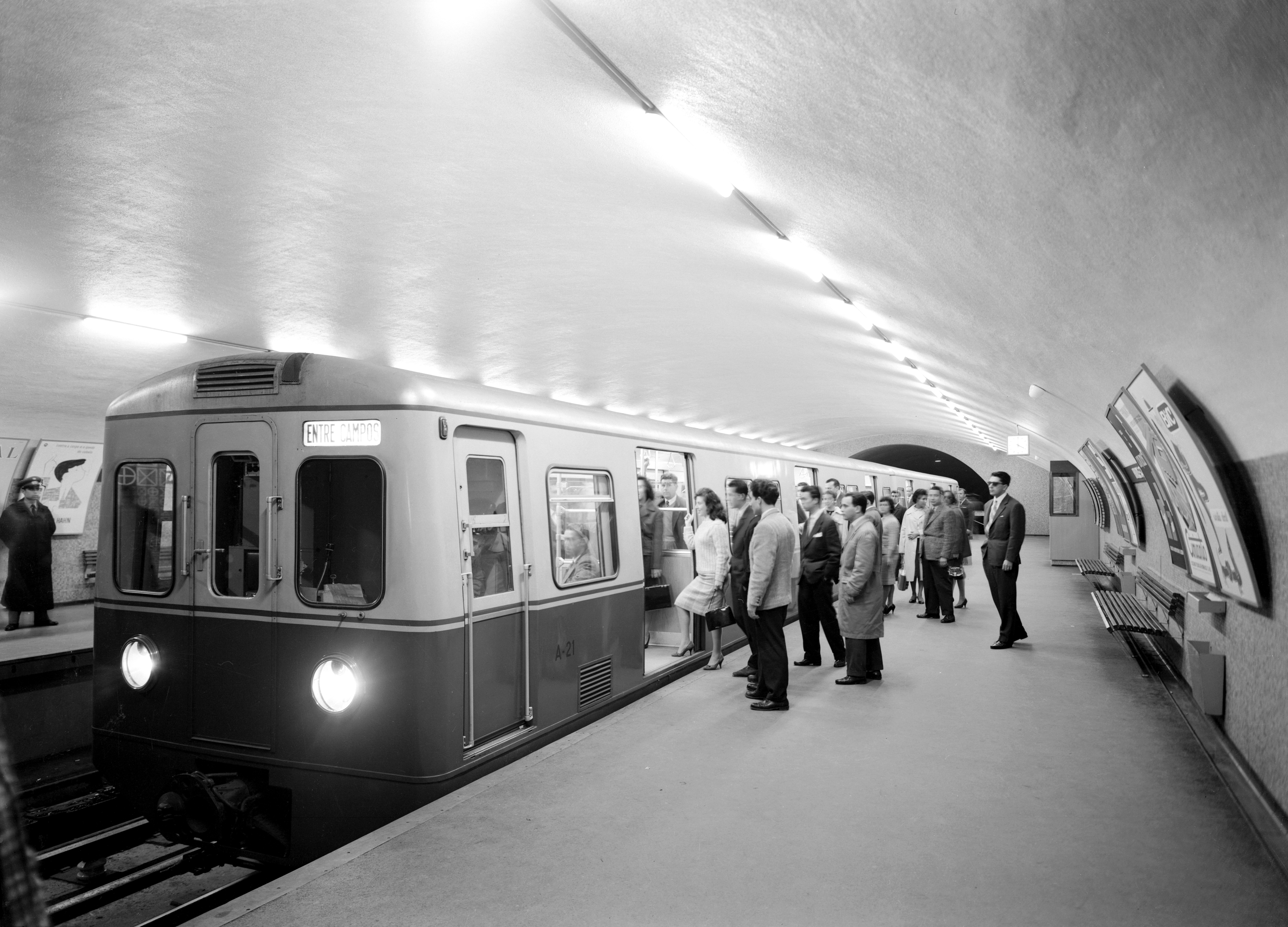 Metropolitano de Lisboa e CTT lançaram Inteiro Postal comemorativo dos 60 Anos da Abertura ao público