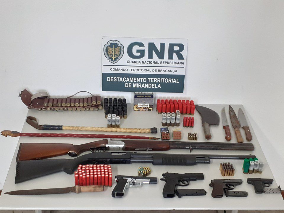 GNR Bragança deteve 3 homens por posse de armas proibidas