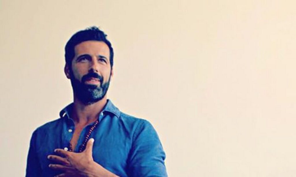 Gustavo Santos revela que “este livro é amor em estado puro”