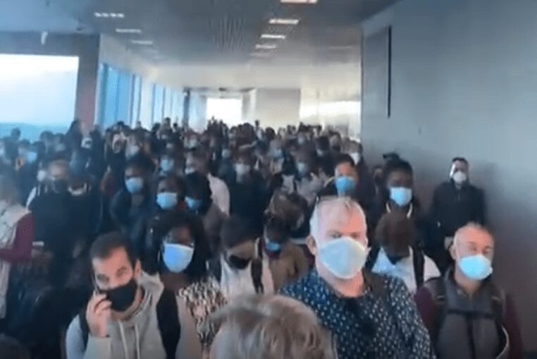 Aeroporto de Lisboa esteve ‘entupido’ na zona das chegadas, esta manhã, devido a greve parcial de inspectores