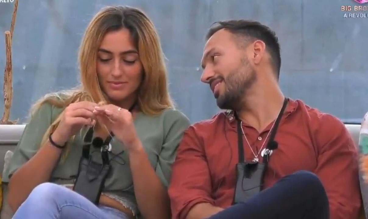 André Abrantes alegra-se a beber poncha…