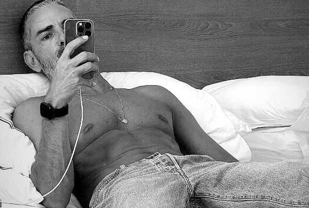 Cláudio Ramos mostra transformação física aos 53 anos e assume: “Duvidei muitas vezes, não dele, mas de mim”