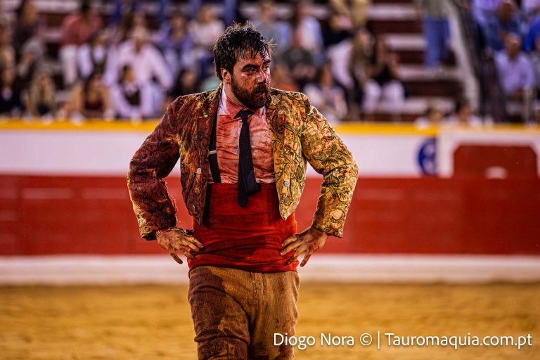 Praça de Touros Daniel Nascimento em noite de elevação ao Aposento da Moita