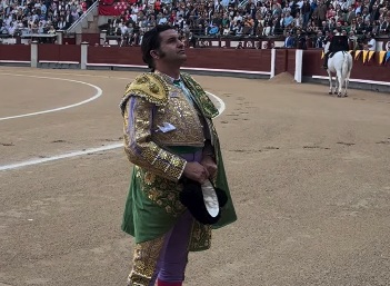 Morante de la Puebla surpreende e anuncia o fim da carreira ao cortar a coleta em Las Ventas