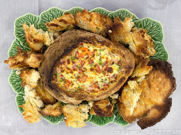 Entre Tachos e Pedras: Pão Recheado no Forno