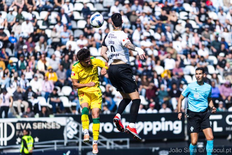 Farense e Paços empatam e adiam decisões na luta pela manutenção