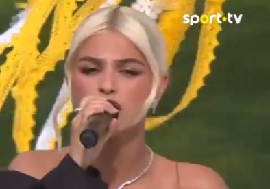 Bárbara Bandeira no Jamor divide comentadores: atuação no hino é elogiada, mas cancelamento solidário gera dúvidas