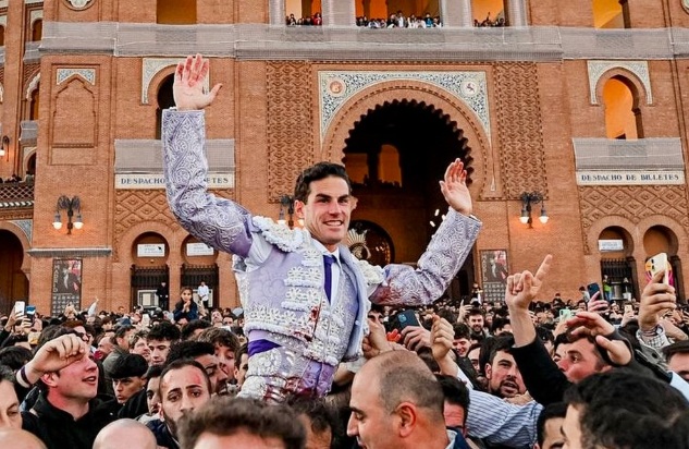 Fernando Adrián triunfa em Madrid e Roca Rey impõe-se em Jerez após regresso às arenas