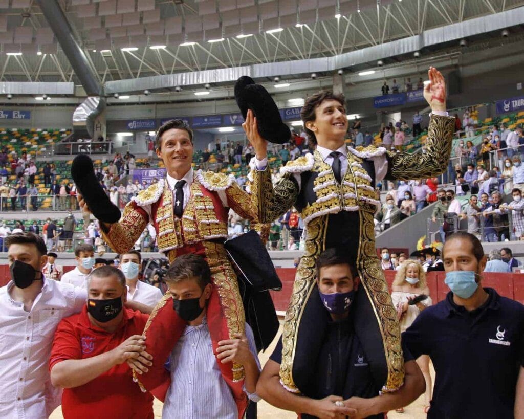 Burgos: Urdiales e Roca Rey em ombros
