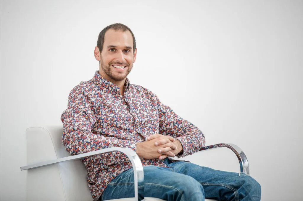 Ex-concorrente do Big Brother exige 1500 euros e critica rádio