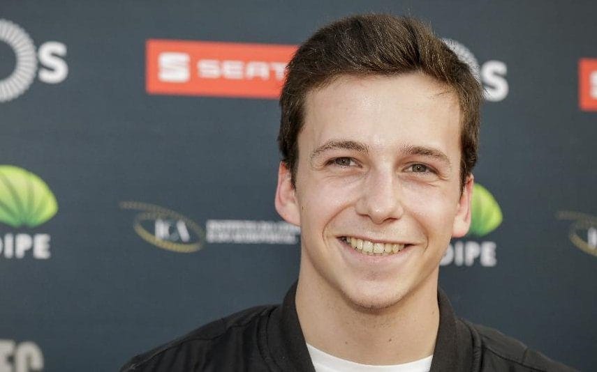 Actor Miguel Taborda filma-se a conduzir a quase 180 Km/h