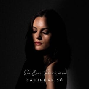 Sara Paixão apresenta "Caminhar Só", com letra e música de Matias Damásio