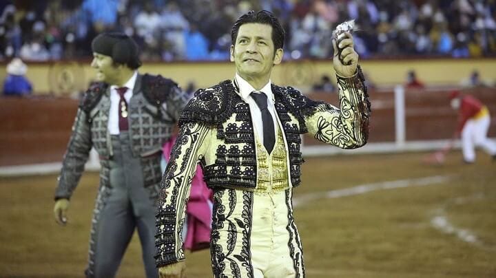 Tlaxcala: Uriel Moreno "El Zapata" e Sergio Flores cortam uma orelha