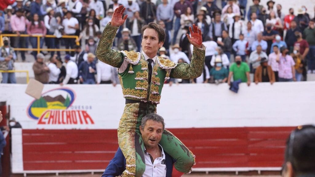 Lerdo: Arturo Gilio indulta touro e sai em ombros da sua encerrona