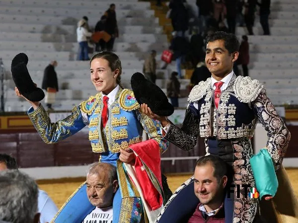 Olivença: Adame e Raquel Martín em ombros