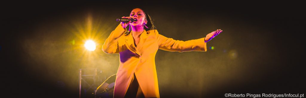 Fotorreportagem: Sara Correia conquistou Évora com espectáculo de Fado