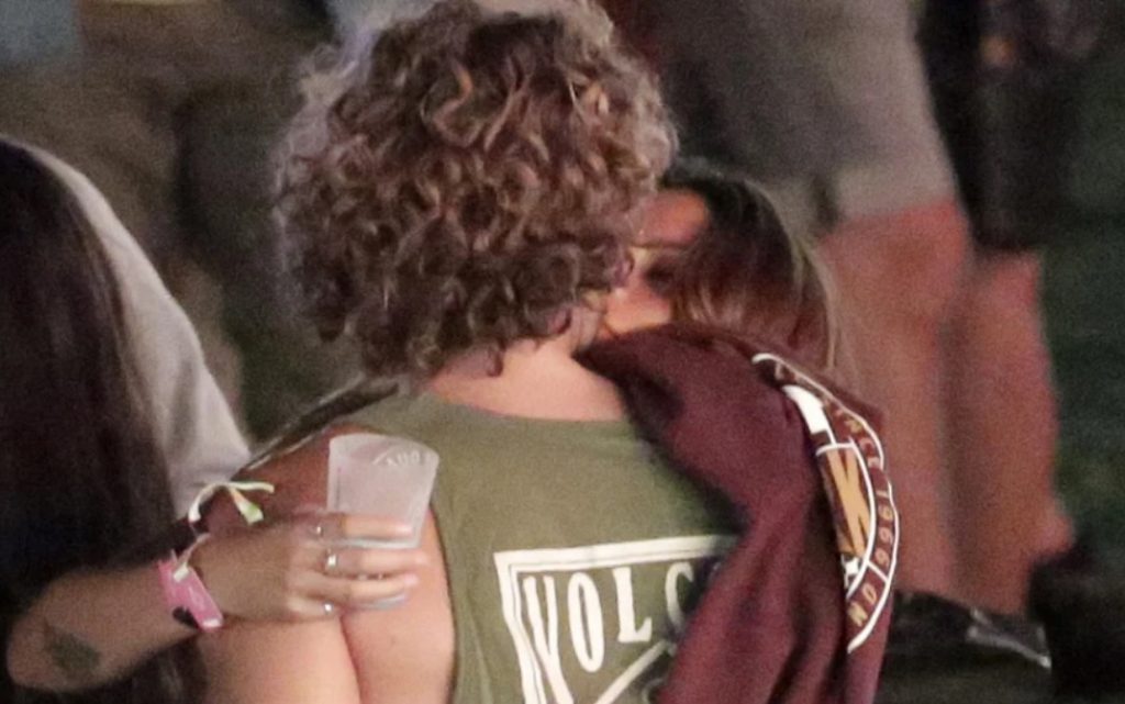 Carolina Loureiro e Fernando Pires apanhados aos beijos