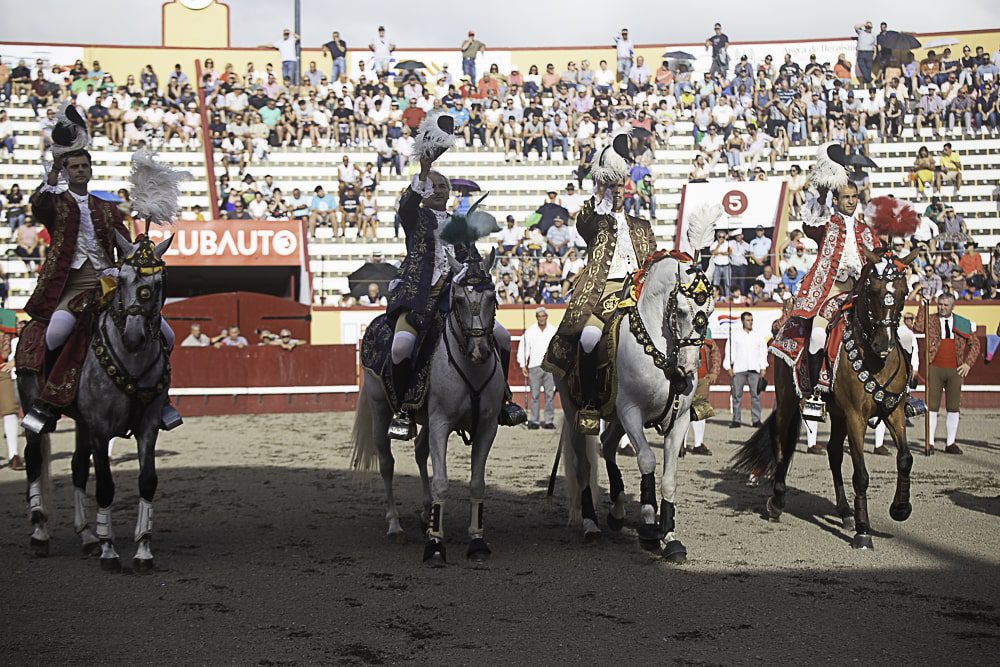 Terceira: Corrida de Touros das Festas da Praia foi hino ao toureio a cavalo e à arte de pegar touros