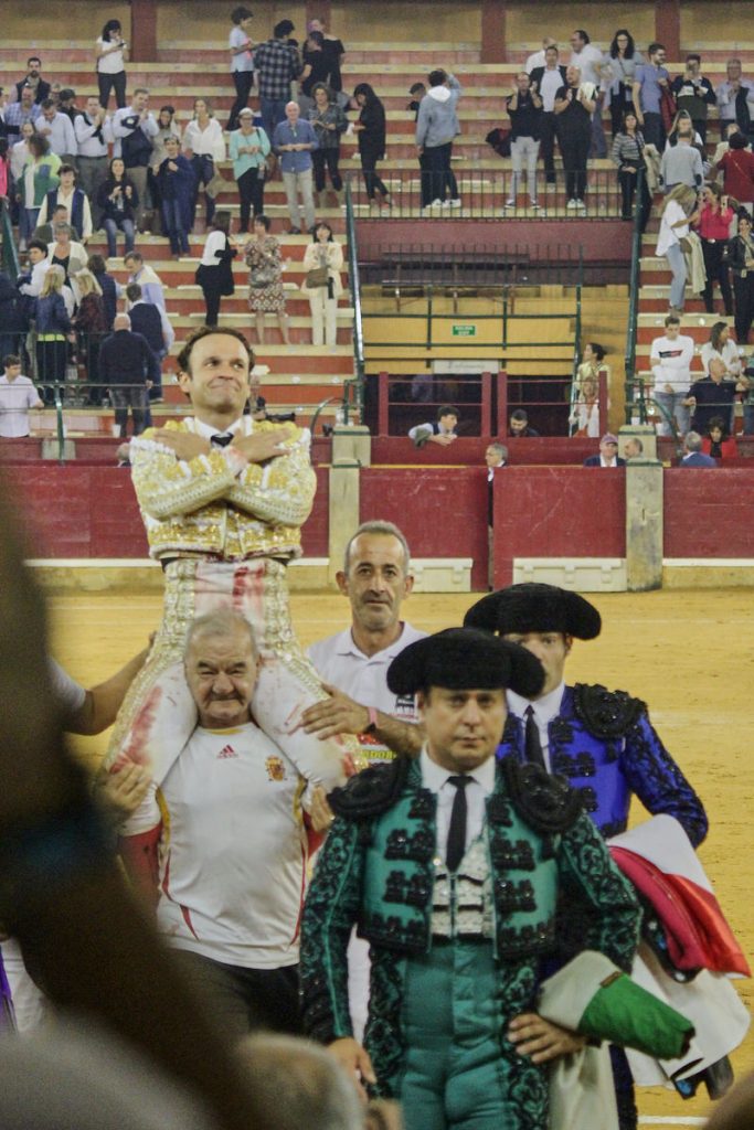 Fotorreportagem: Ferrera em ombros em Saragoça