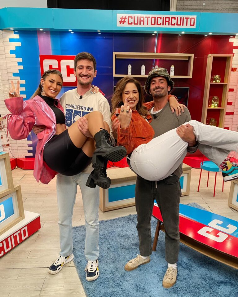 Apresentadora do Curto Circuito faz gesto obsceno e é arrasada nas redes sociais