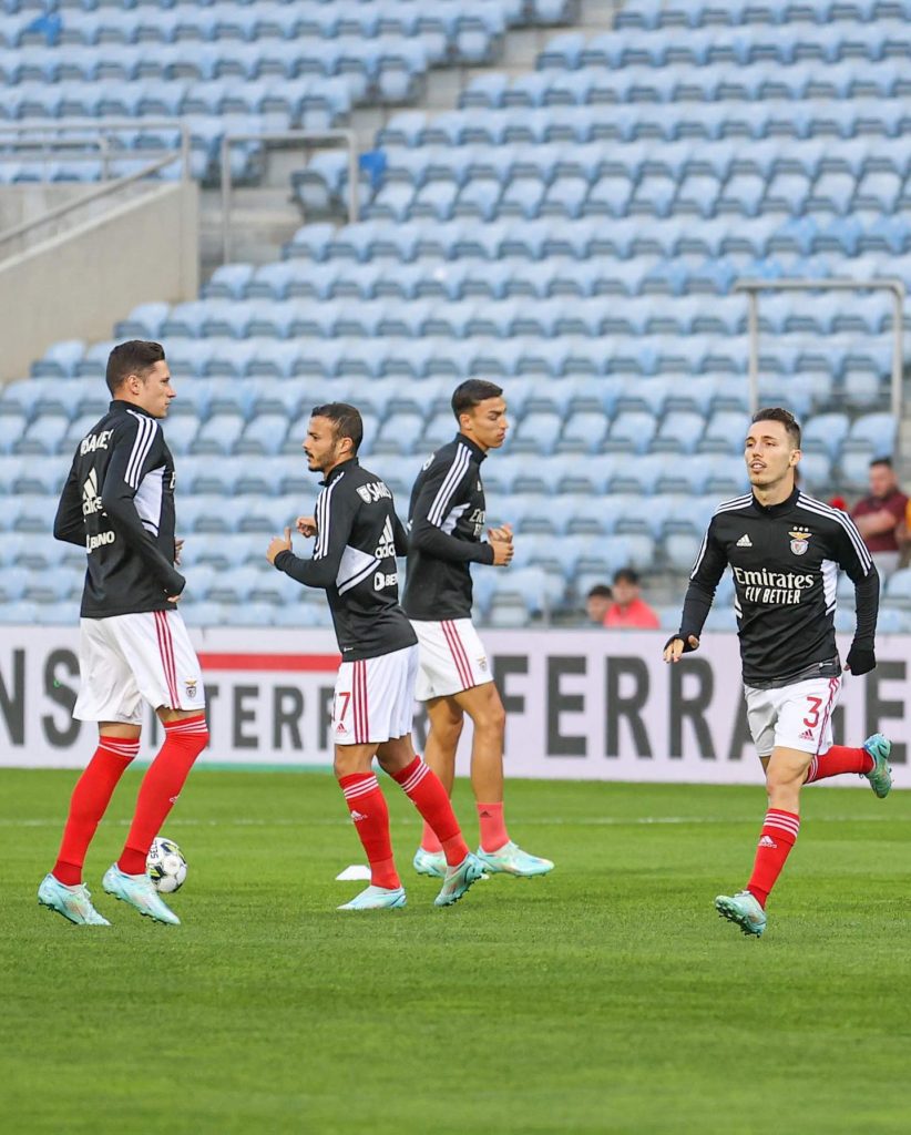 Benfica perde com o Sevilha (0-1) em jogo amigável