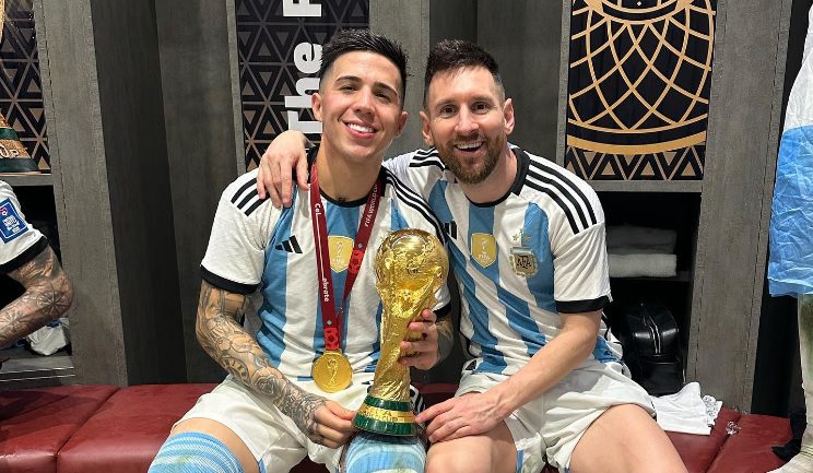 Enzo Fernández diz que Lionel Messi é o melhor de todos os tempos e Rúben Dias aplaude