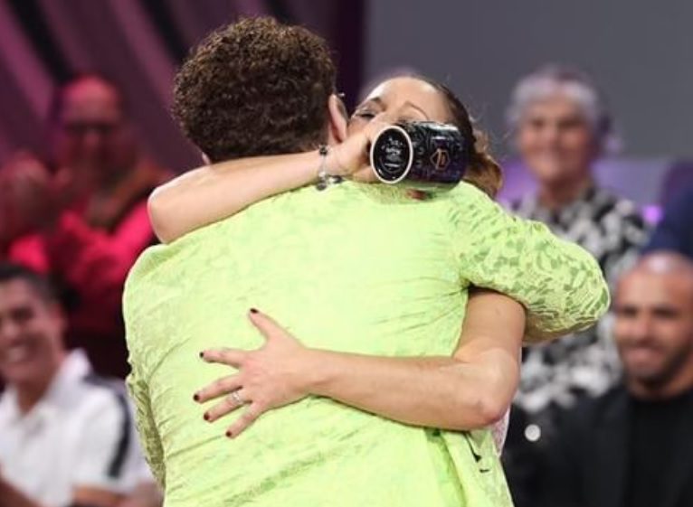 Flávio Furtado: "A Sónia acabou por levar o caneco para Peniche… mas aquele onde eu bebia café com leite"