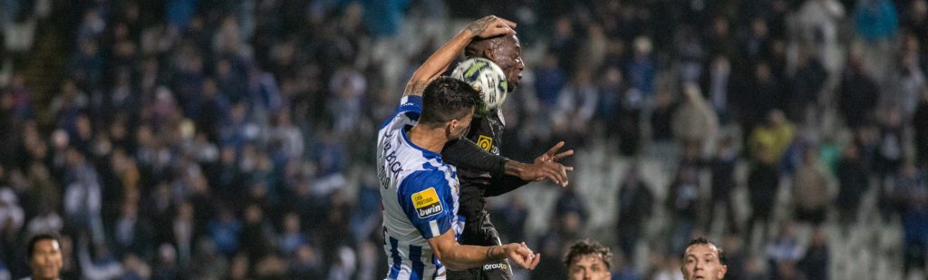 Reportagem: Casa Pia reduzido a 10 empata F.C.Porto