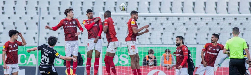 Reportagem: Casa Pia vence Santa Clara com golo nos descontos