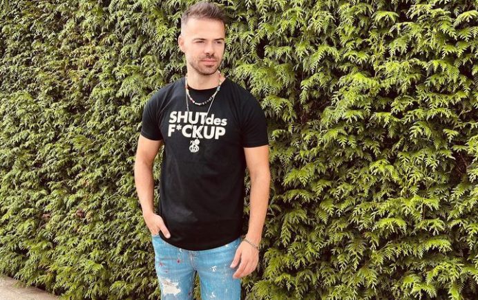 Diogo Marques goza com telemóvel "pré-histórico" de Rúben Boa Nova