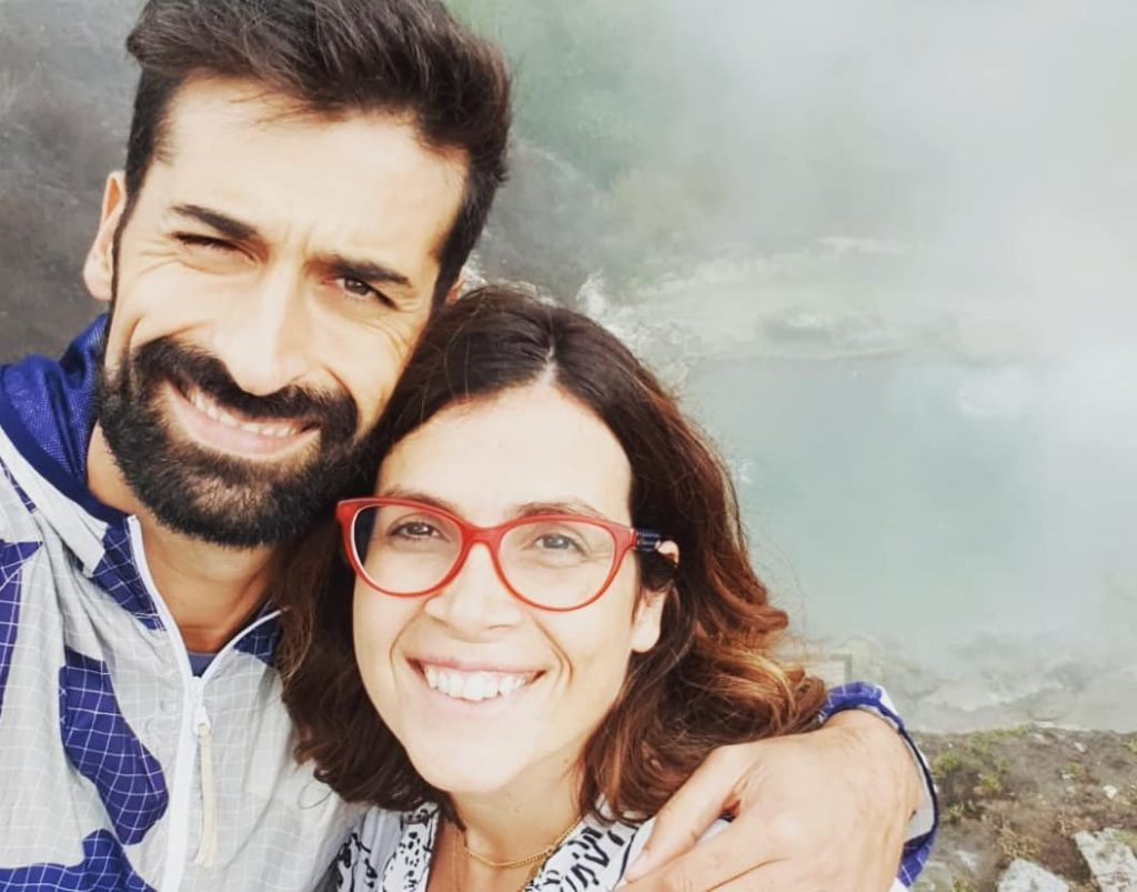 António e Catarina Raminhos reclamam do cheiro a "cocó de cavalo" em Bruges