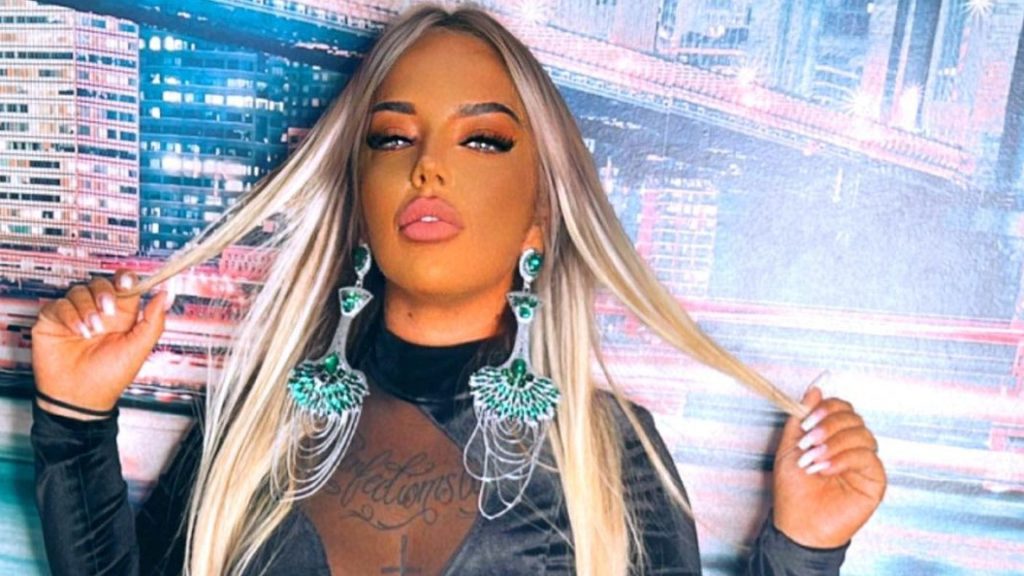 Cláudia Nayara sobre cancelamento de concerto: "Não têm que expor um vídeo meu, pessoal, do qual o assunto está a ser resolvido pelo meu advogado e pelo tribunal"