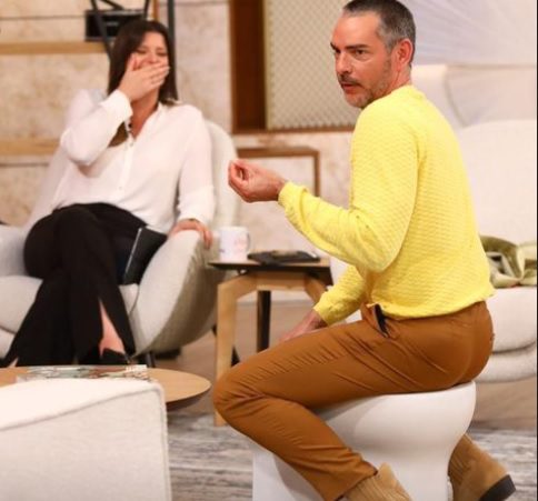 Cláudio Ramos exemplificou como Georgina faz o "checo, checo, checo" no bidé