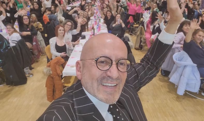 Goucha emocionado após evento contra a violência doméstica com 500 mulheres na Suiça