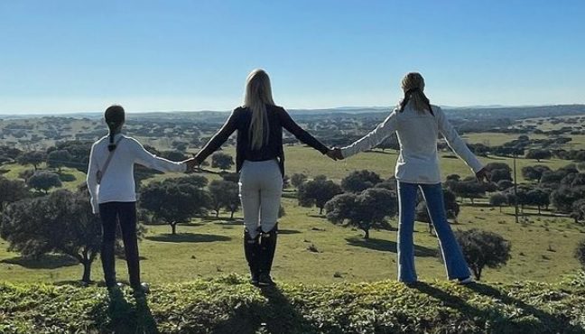 Luciana Abreu publica imagens amorosas junto das filhas: "Uma vida com amor"