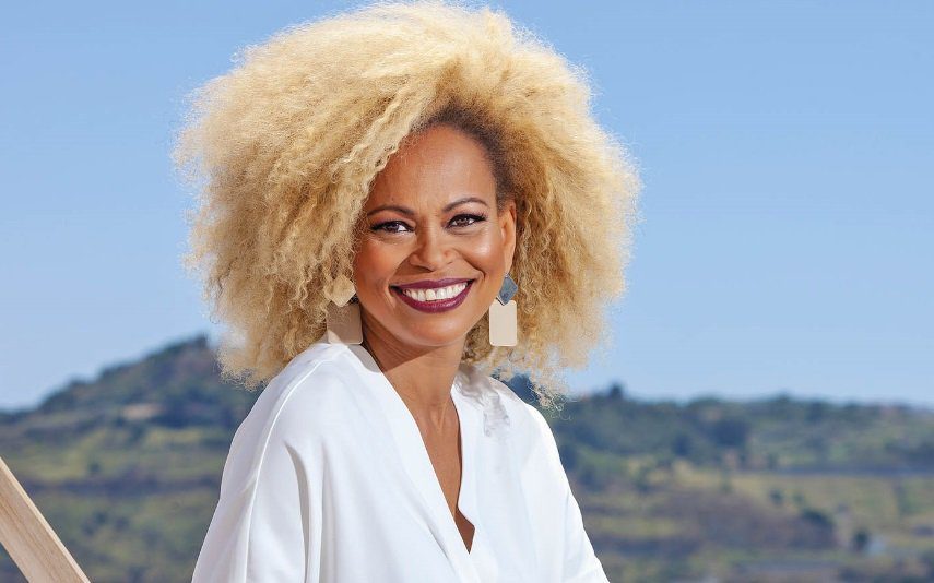 Conceição Queiroz recebe mais um prémio como jornalista