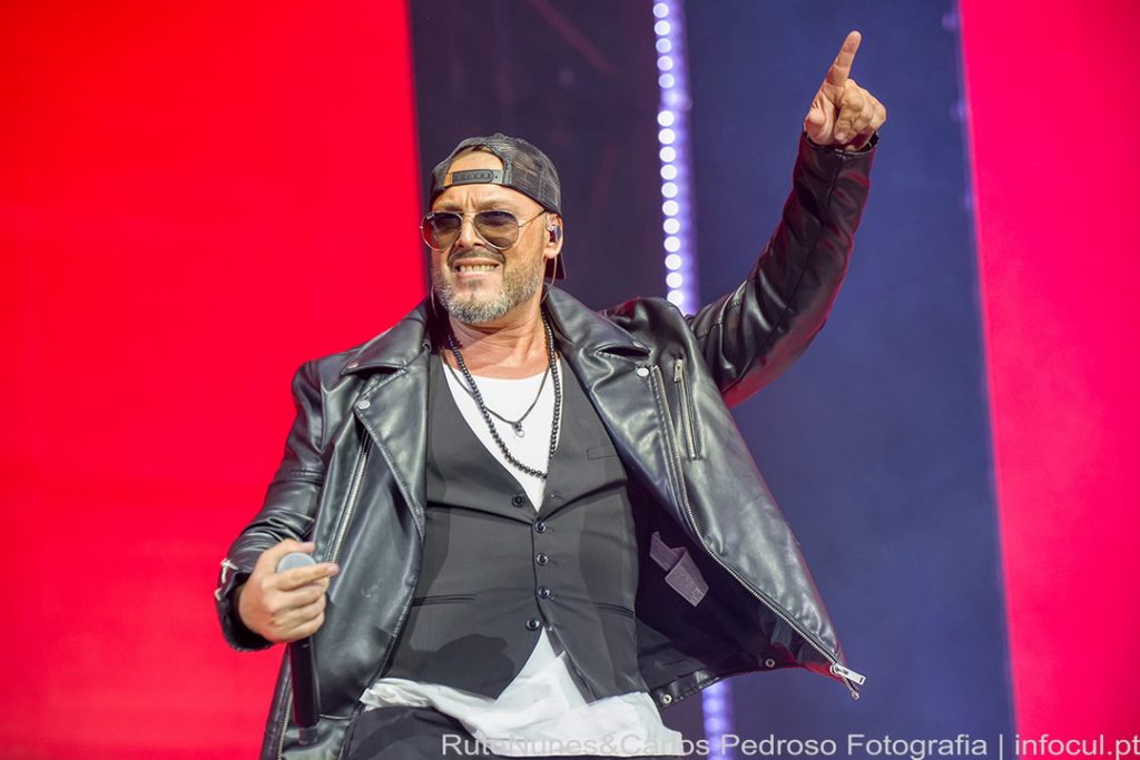 Melão saiu do concerto dos Excesso em cadeira de rodas e está em repouso