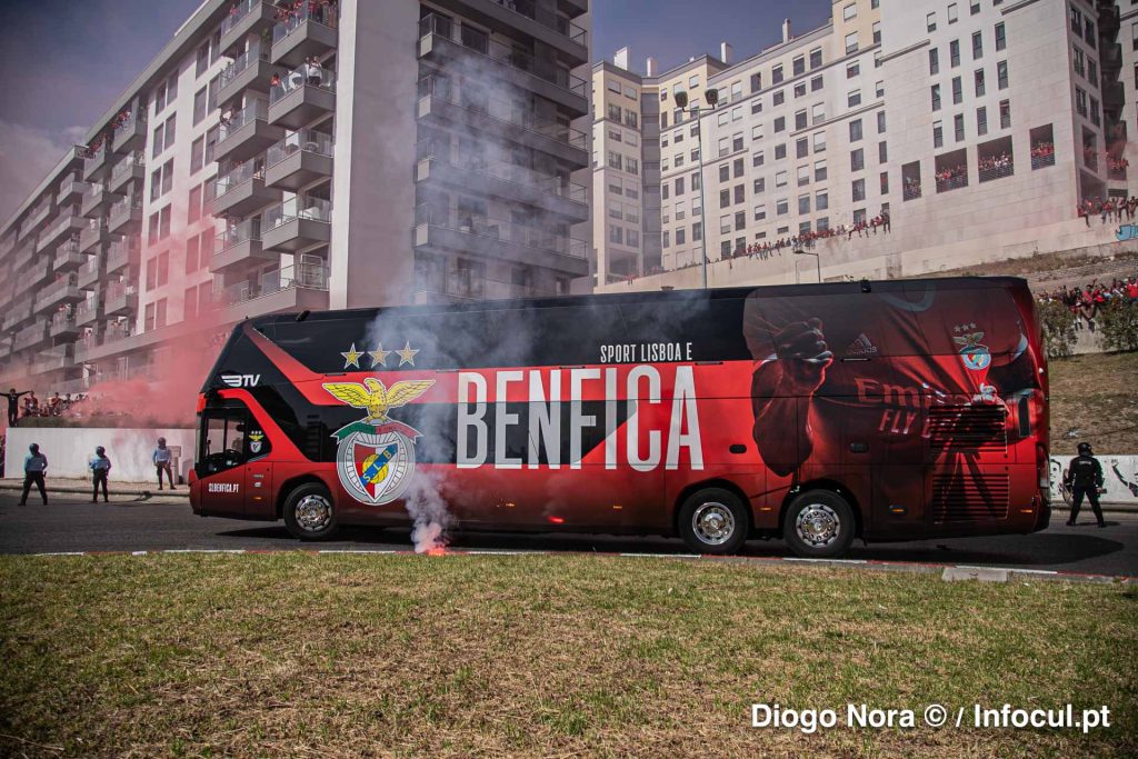 Euforia e Loucura na chegada do Benfica ao Estádio da Luz