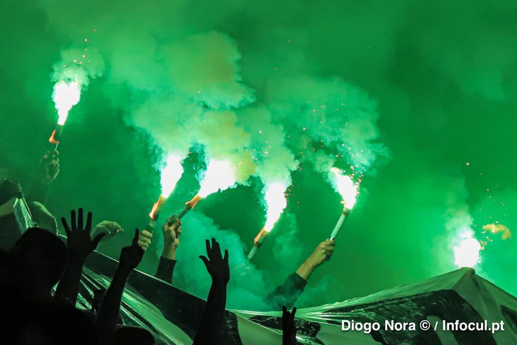Sporting vence Benfica ao intervalo por 2-0 e Alvalade está pintado de verde e branco