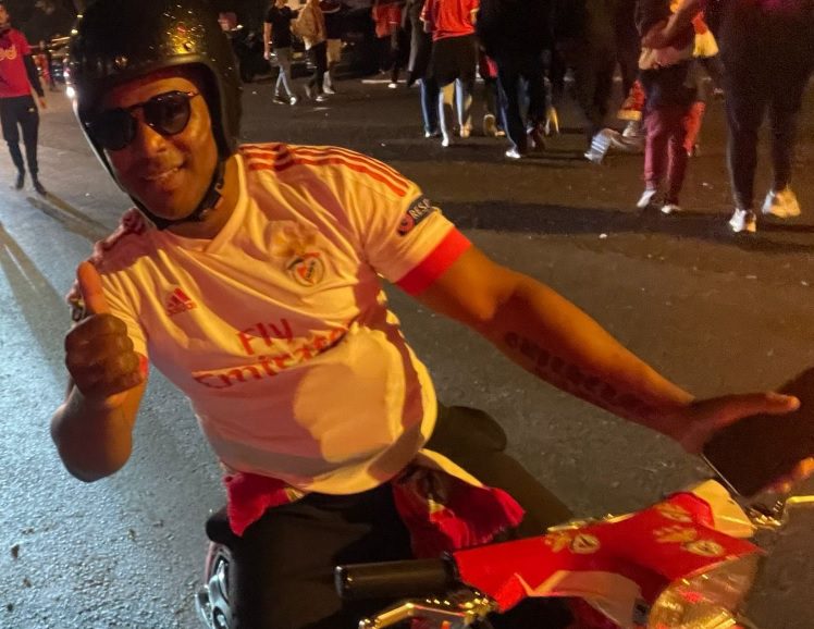 Benfica Campeão: Eliseu foi ao Marquês de Pombal com a sua lambreta