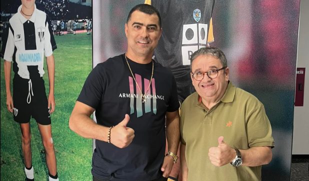 Fernando Mendes posa ao lado do irmão de Ronaldo: "Com o simpático Hugo Aveiro no Museu CR7"