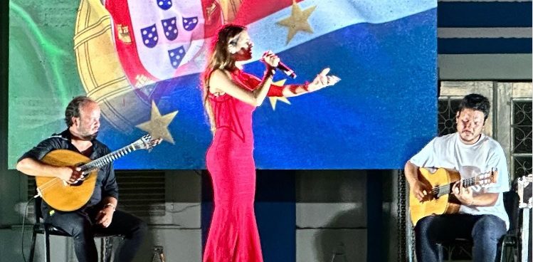 Cuca Roseta rendida ao público no concerto em Cabo Verde: "atuar aqui é sempre uma experiência inesquecível"