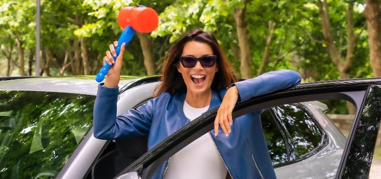 Maria Cerqueira Gomes pronta a dar com o martelo: "Quem já está pronto para o São João?"